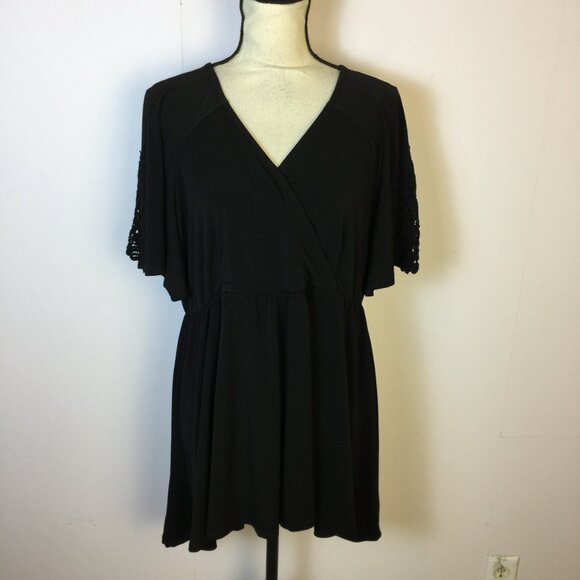 Torrid Peplum Wrap Blouse Top 2/2X Womans Plus Black Knit Short Sleeve Lace Trim - Picture 1 of 13